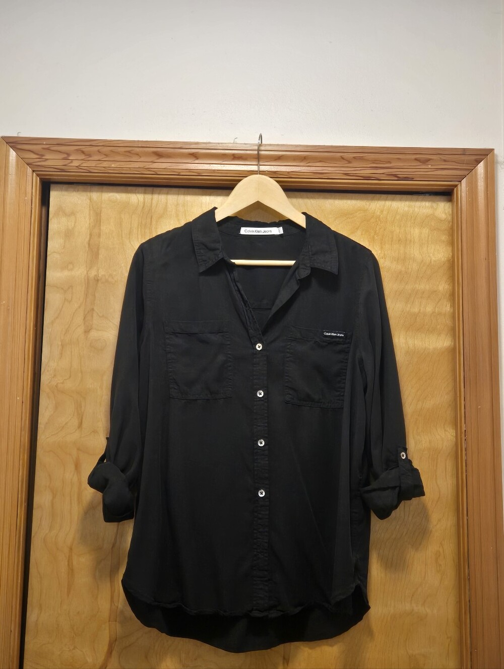 Calvin Klein Jeans Women's Black Long-Sleeve Button-Down Shirt. Size L